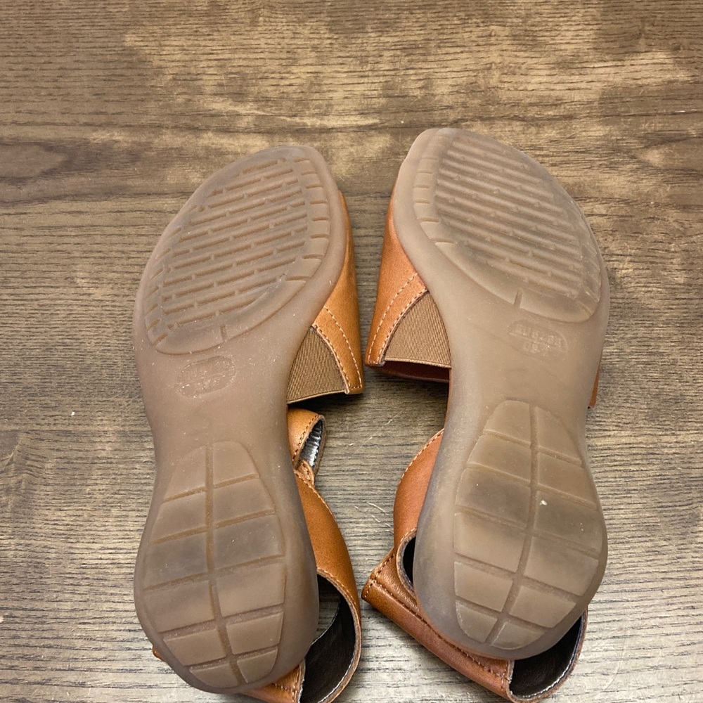 THE FLEXX Tan/Cognac Leather Ankle-Strap Wedge Sandals - Picture 6 of 9
